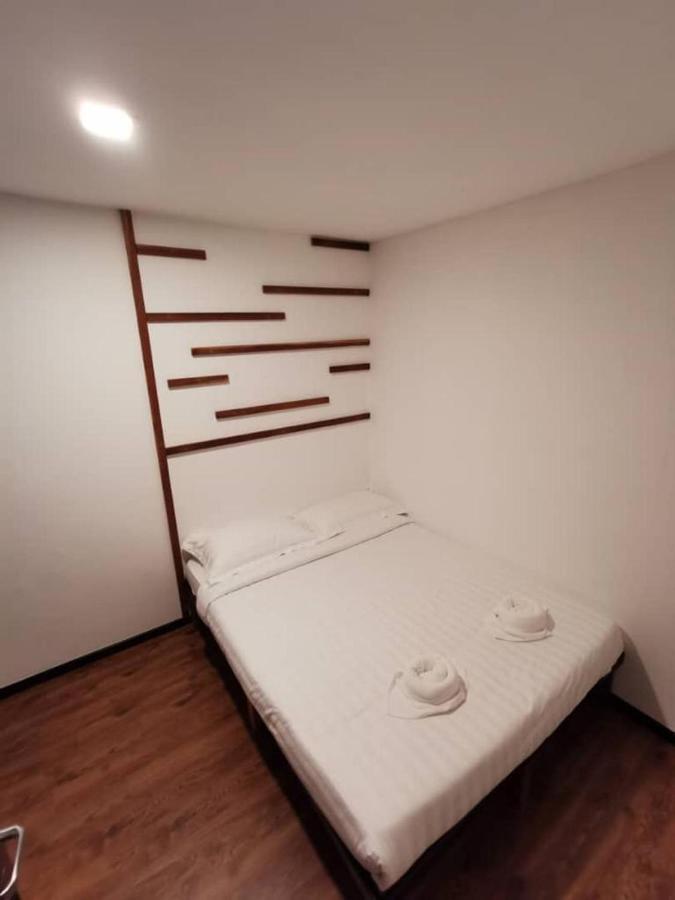 Kuching Hotel Extérieur photo